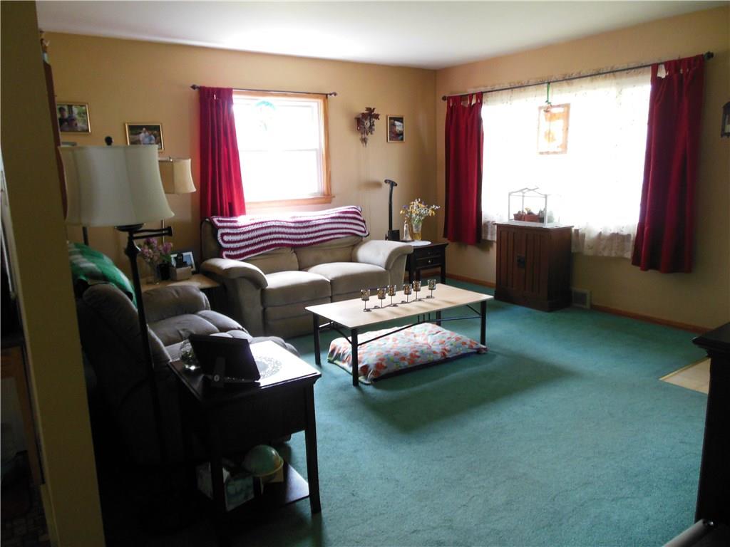 2421 Ruth Street New Castle, PA 16101 - Photo 3 of 7 Living room