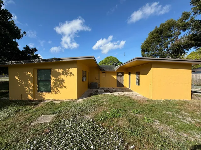 $2,900 | 2320 Sunrise Drive, West Palm Beach, FL 33415