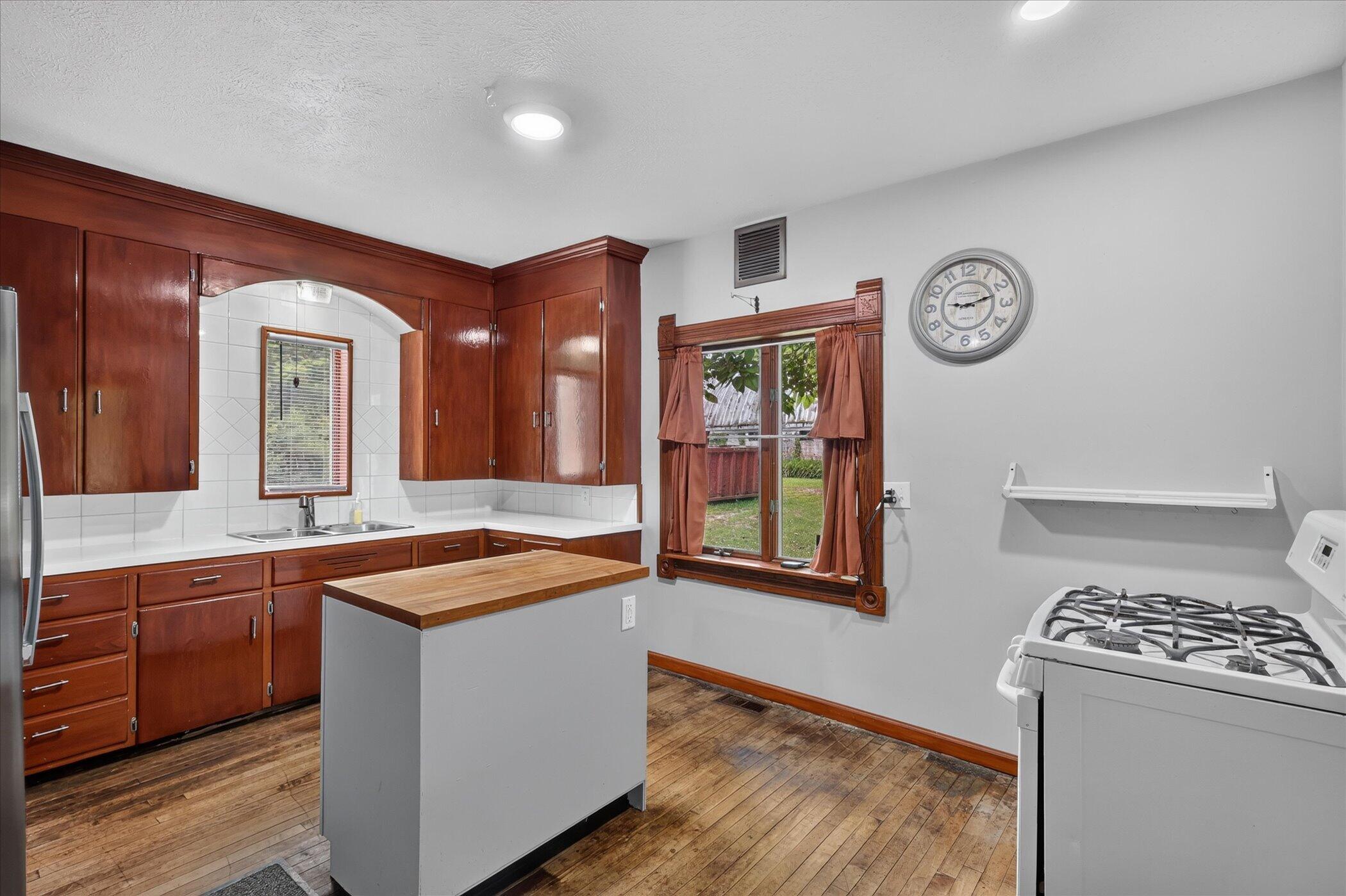 4329 South Brown Road Sheridan, MI 48884 - Photo 7 of 28 09-4329-S-Brown-Rd-WindowStill