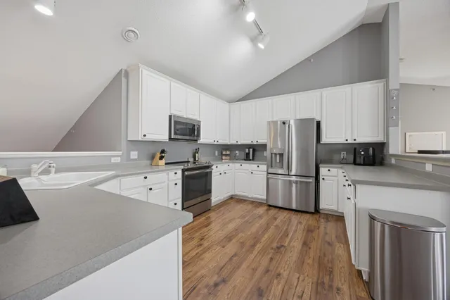 $280,000 | 2814 Spy Glass Drive, Chaska, MN 55318