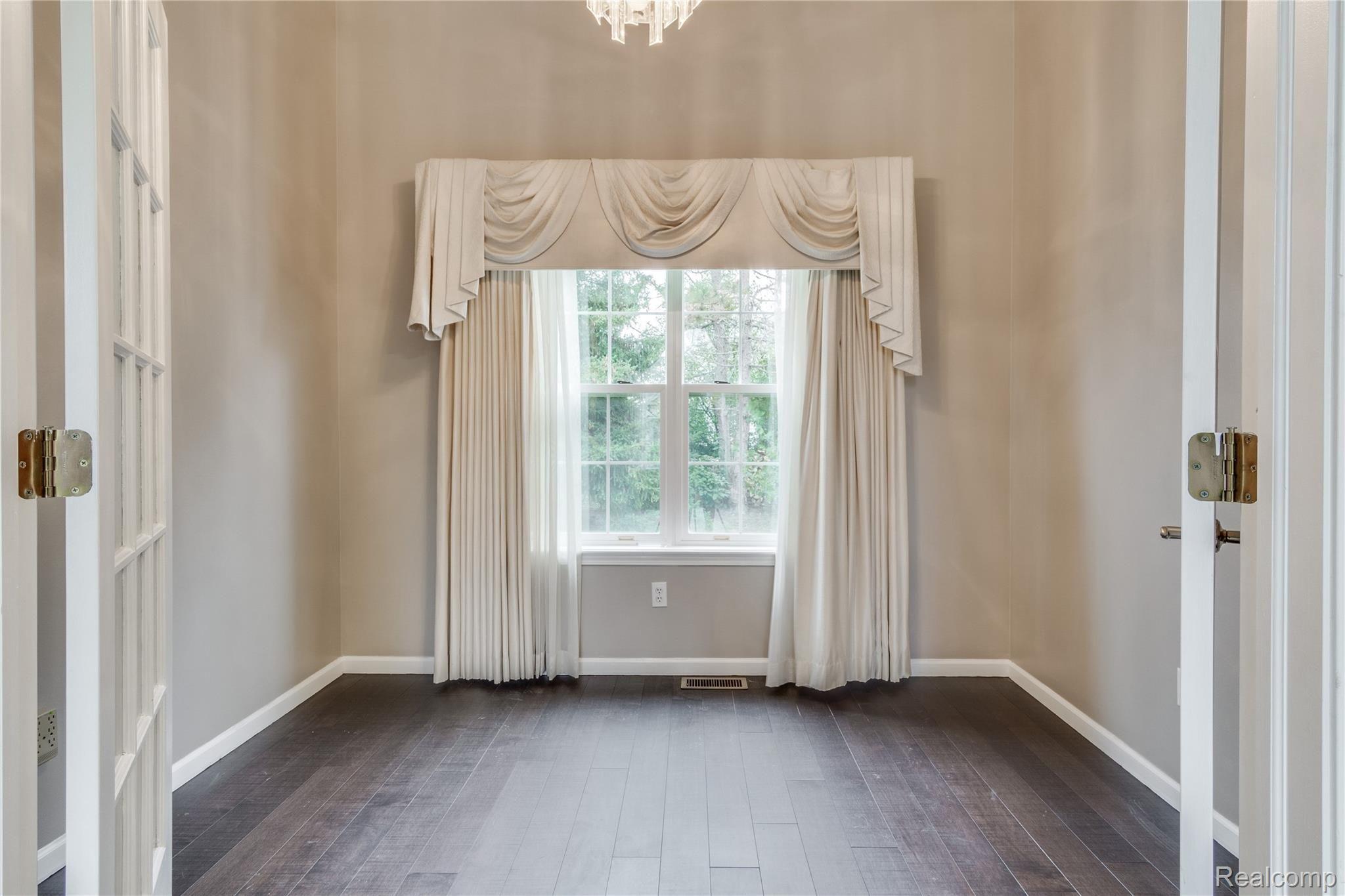 16304 Quail Ridge Court Fenton, MI 48430 - Photo 10 of 30 Interiors (7 of 43).jpg