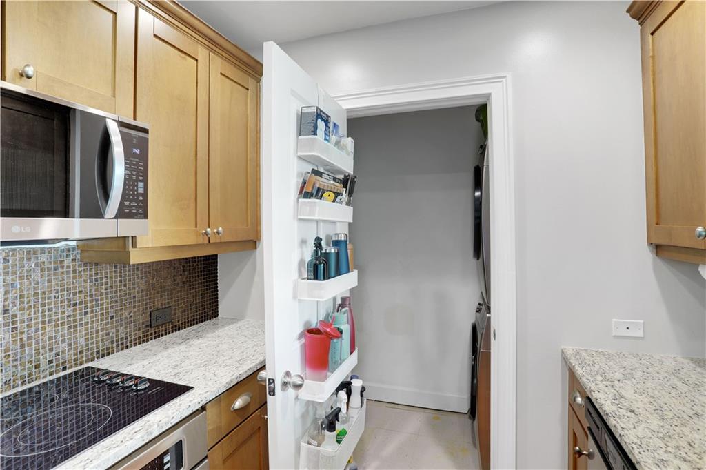 3300 Windy Ridge Parkway Southeast, Unit 1603 Atlanta, GA 30339 - Photo 7 of 36 a kitchen with a stove and a microwave