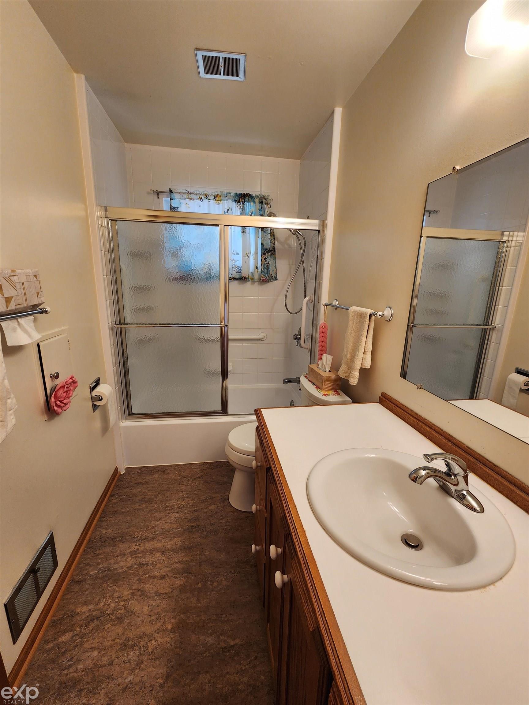 8520 Busch Street Center Line, MI 48015 - Photo 11 of 17 50158701-6be50dba-a191-4a0b-84a0-ad1b7146a399.JPG