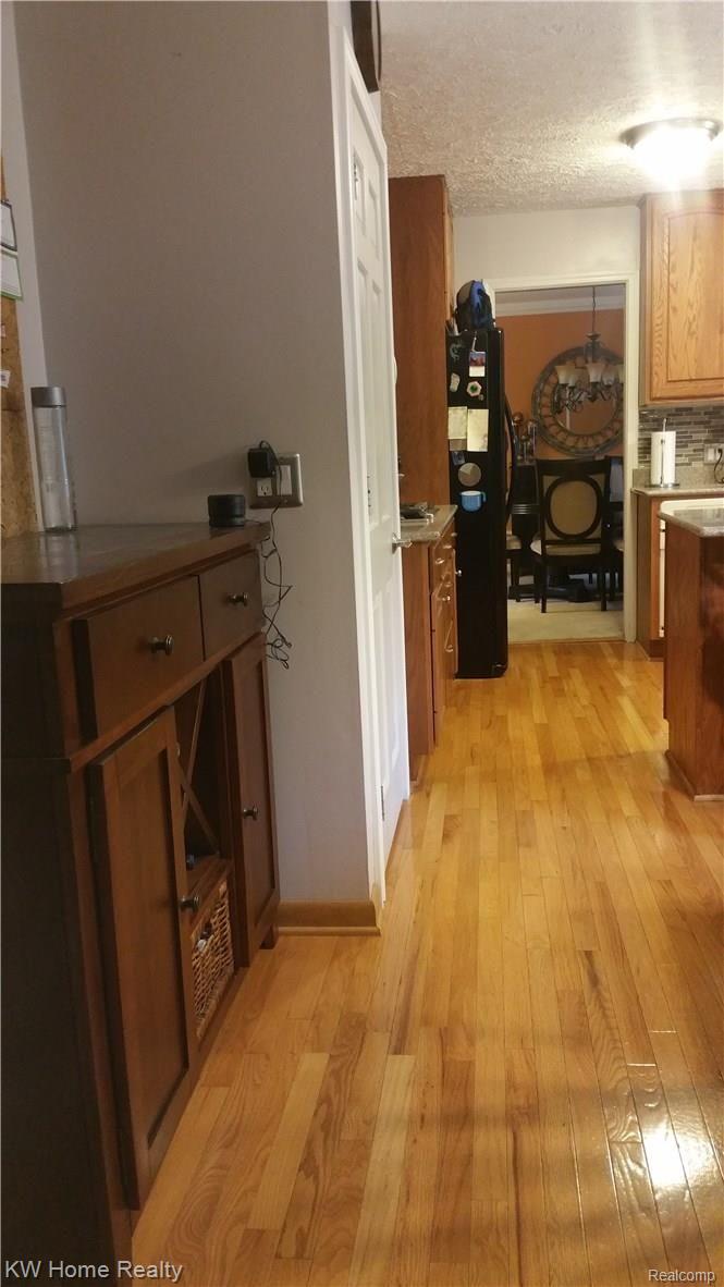 29825 Sugar Spring Road Farmington, MI 48334 - Photo 15 of 31 20160706_191537.jpg