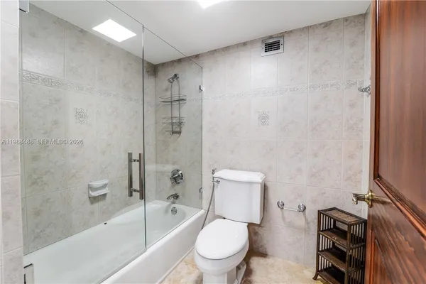 $3,200 | 6039 Collins Avenue, Unit 1229, Miami Beach, FL 33140