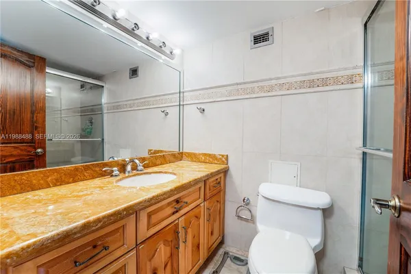 $3,200 | 6039 Collins Avenue, Unit 1229, Miami Beach, FL 33140