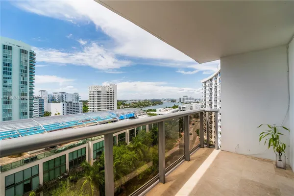 $3,200 | 6039 Collins Avenue, Unit 1229, Miami Beach, FL 33140