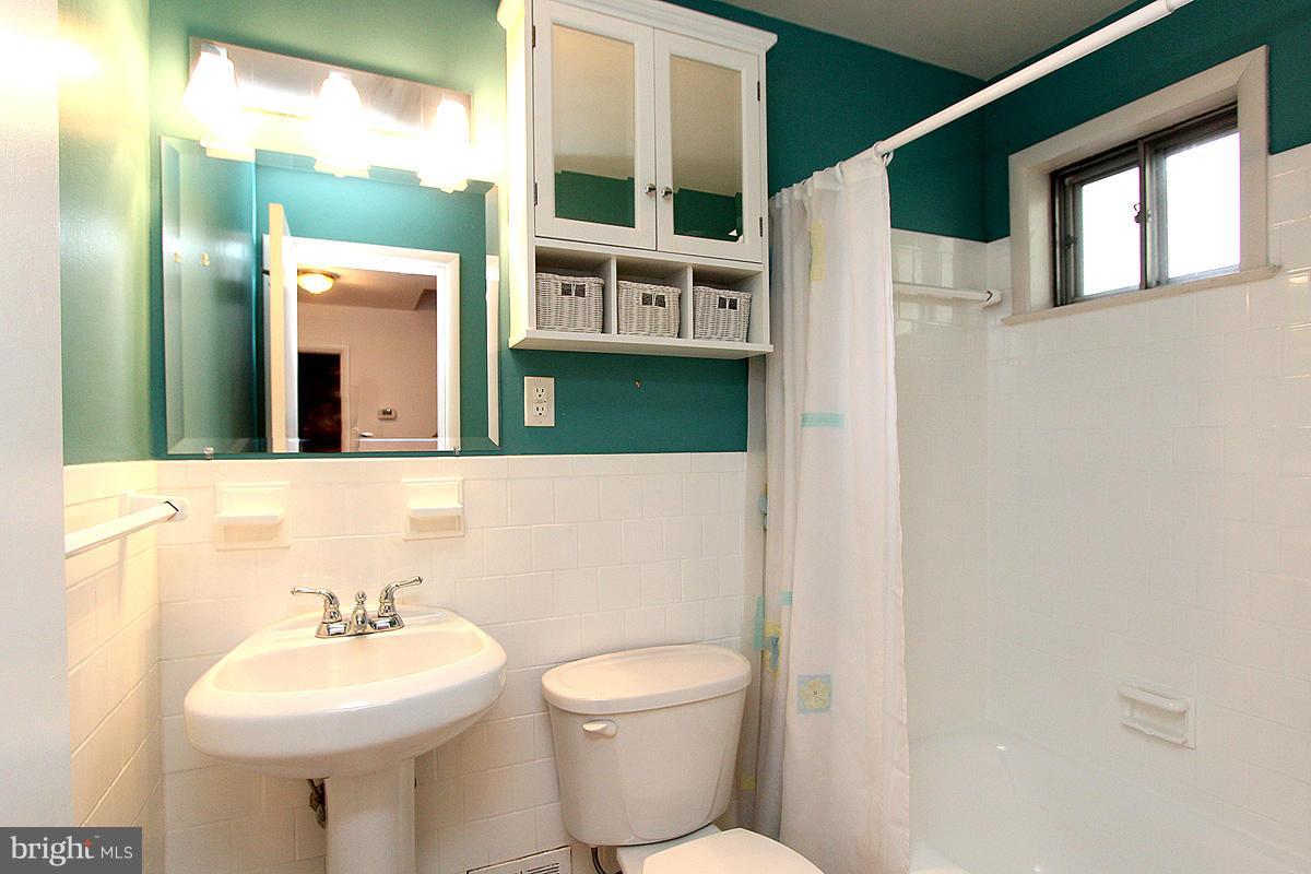 2108 Porter Road Silver Spring, MD 20910 - Photo 17 of 30 Bath
