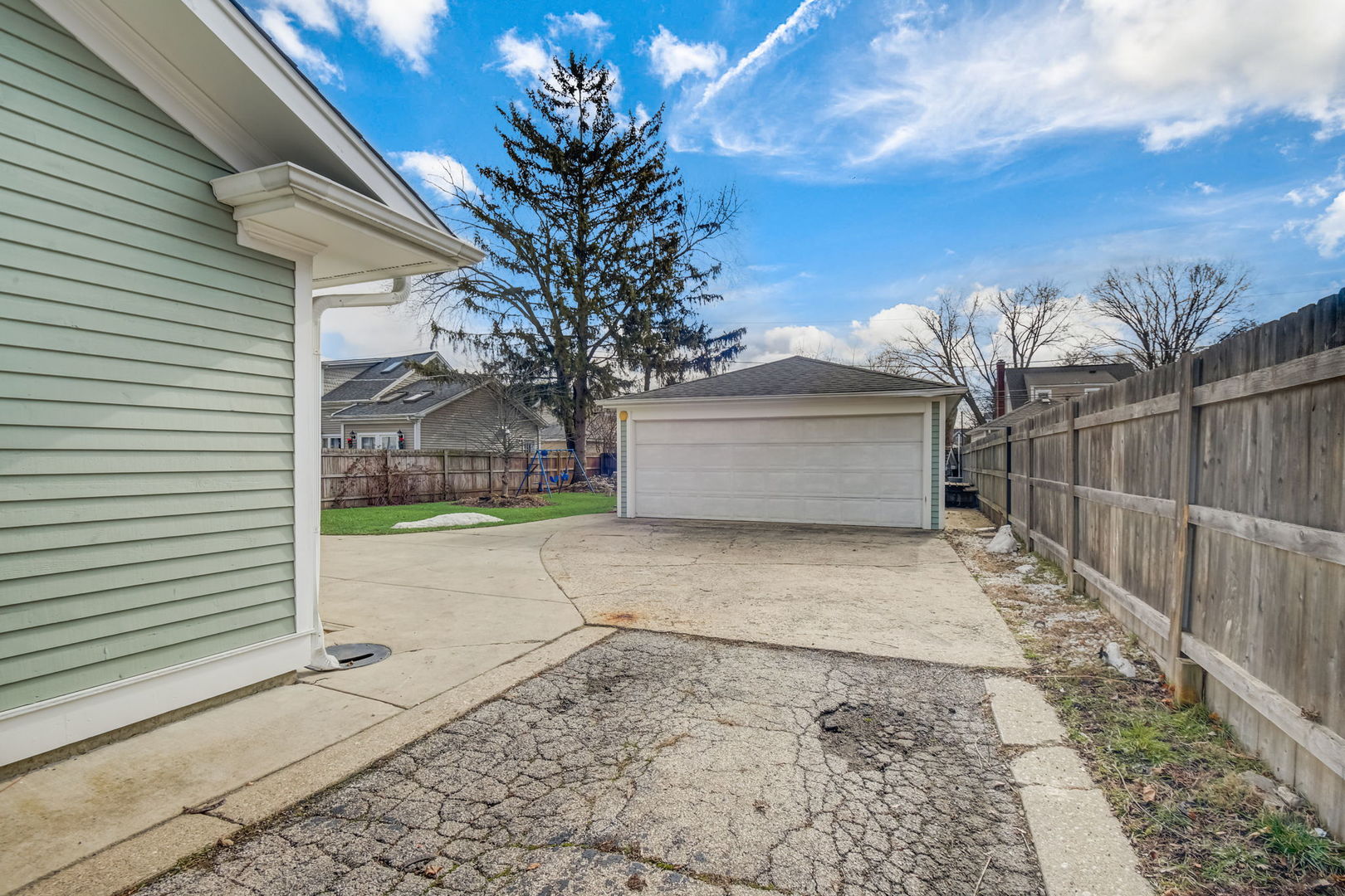 1673 East Algonquin Road Des Plaines, IL 60016 - Photo 29 of 36 a view of a back yard of the house