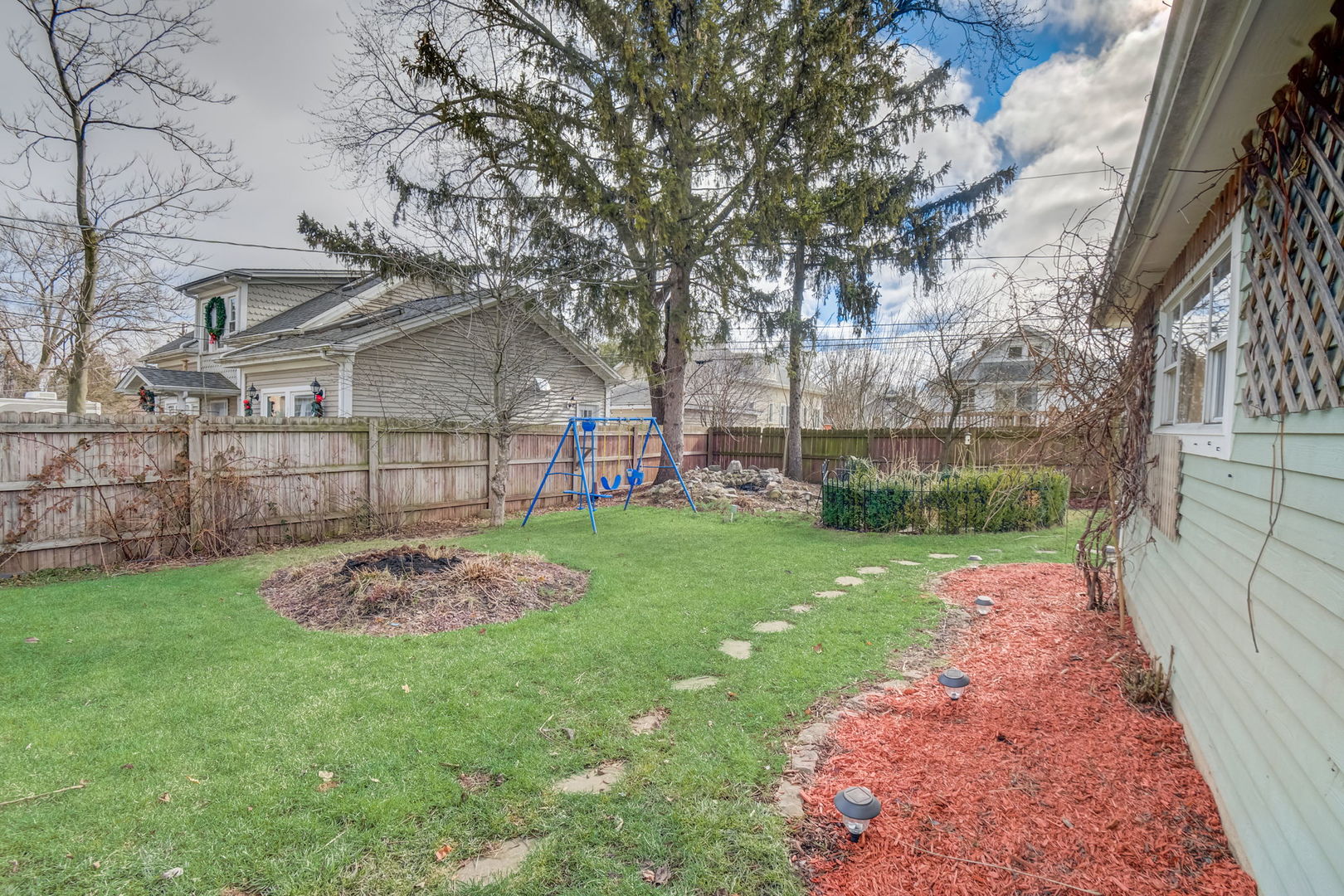 1673 East Algonquin Road Des Plaines, IL 60016 - Photo 31 of 36 a view of a backyard with a garden