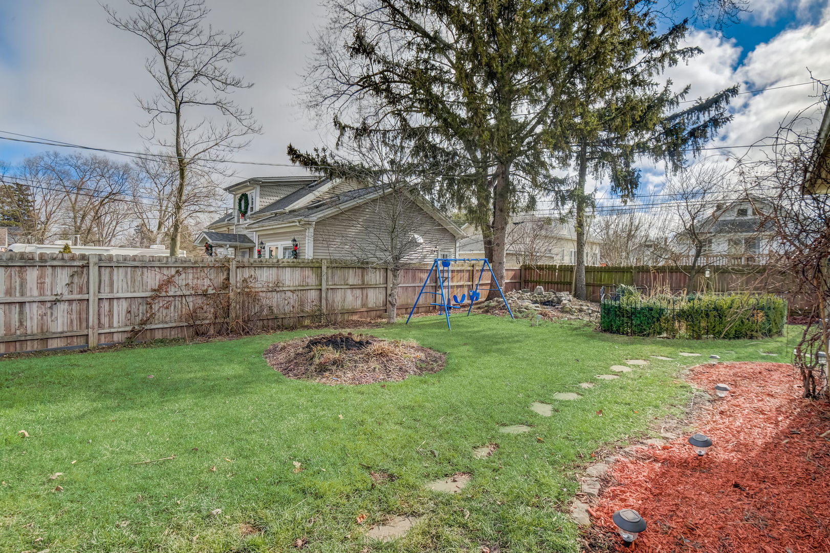 1673 East Algonquin Road Des Plaines, IL 60016 - Photo 32 of 36 a view of a backyard with a garden