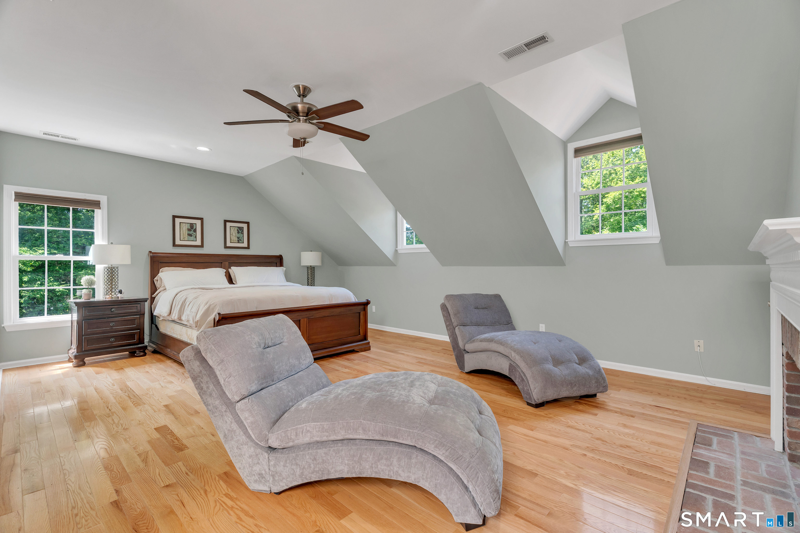 141 Putting Green Road Trumbull, CT 06611 - Photo 19 of 40