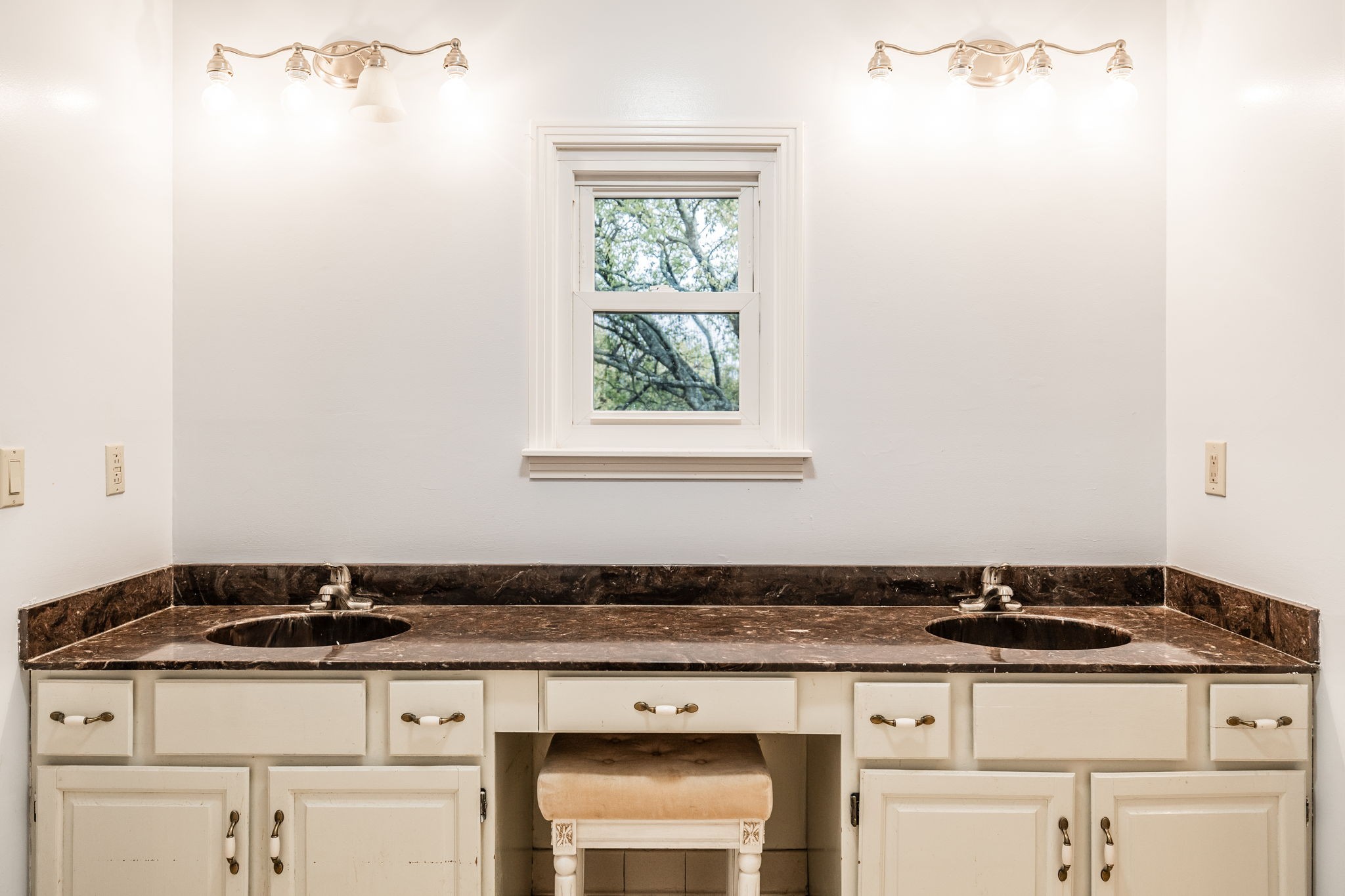 181 Lake Valley Road Hendersonville, TN 37075 - Photo 35 of 60 a white stove top oven sitting inside of a kitchen
