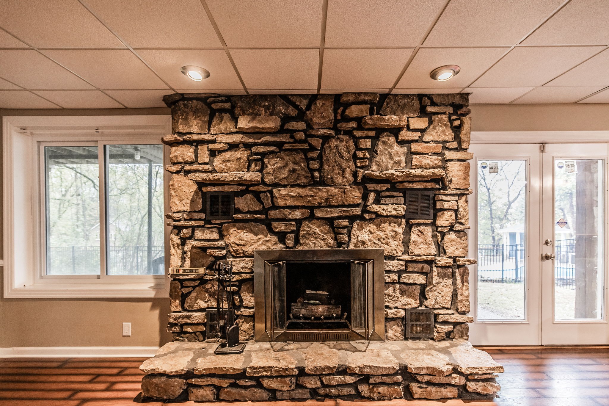 181 Lake Valley Road Hendersonville, TN 37075 - Photo 44 of 60 a very nice looking room with a fireplace