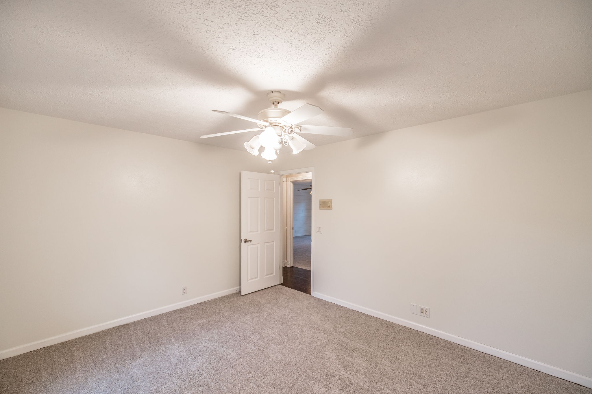 181 Lake Valley Road Hendersonville, TN 37075 - Photo 56 of 60 a view of a chandelier in big room