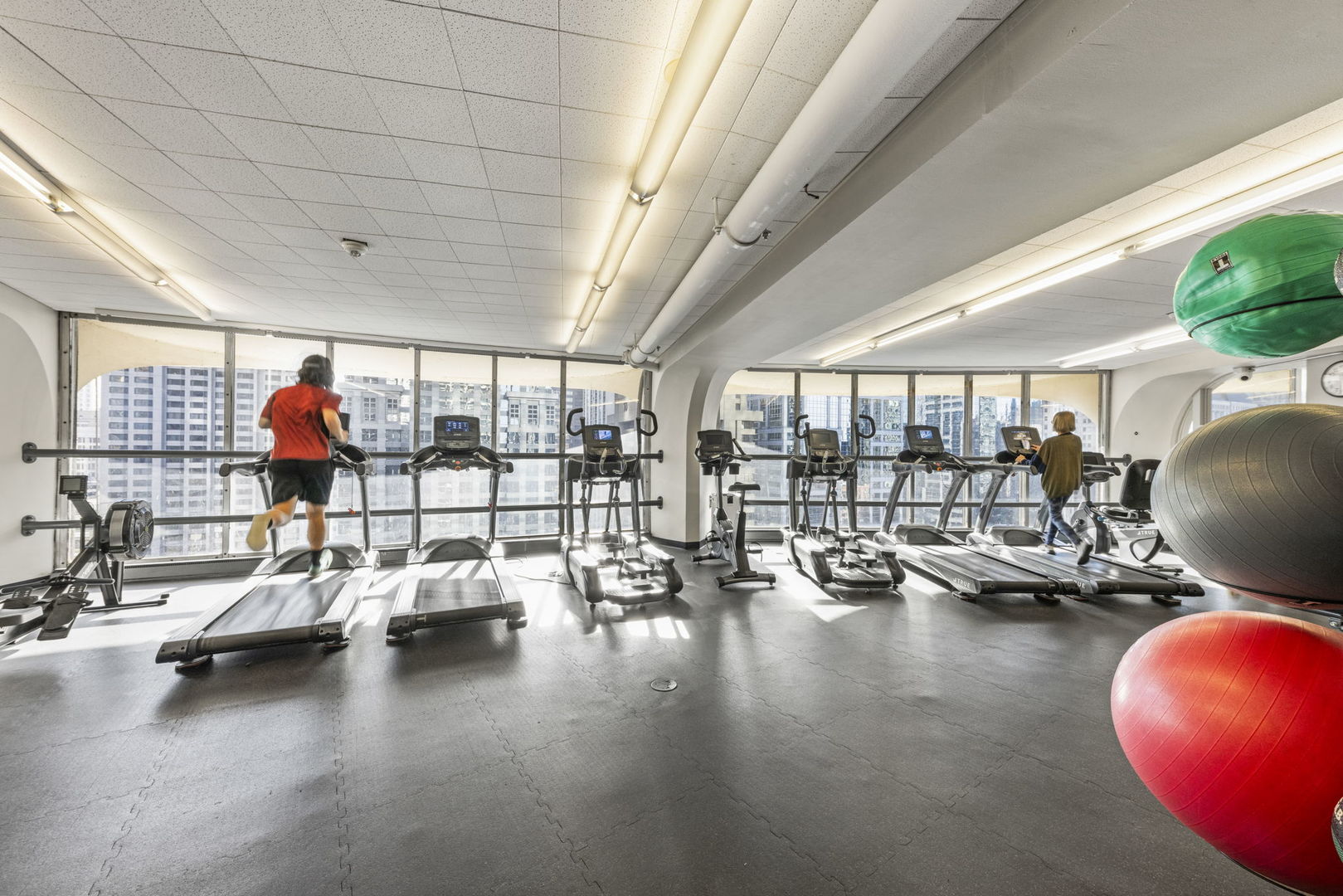 300 North State Street, Unit 3235 Chicago, IL 60654 - Photo 19 of 29