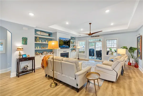 $549,900 | 2638 Dog Leg Lane, Seneca, SC 29678