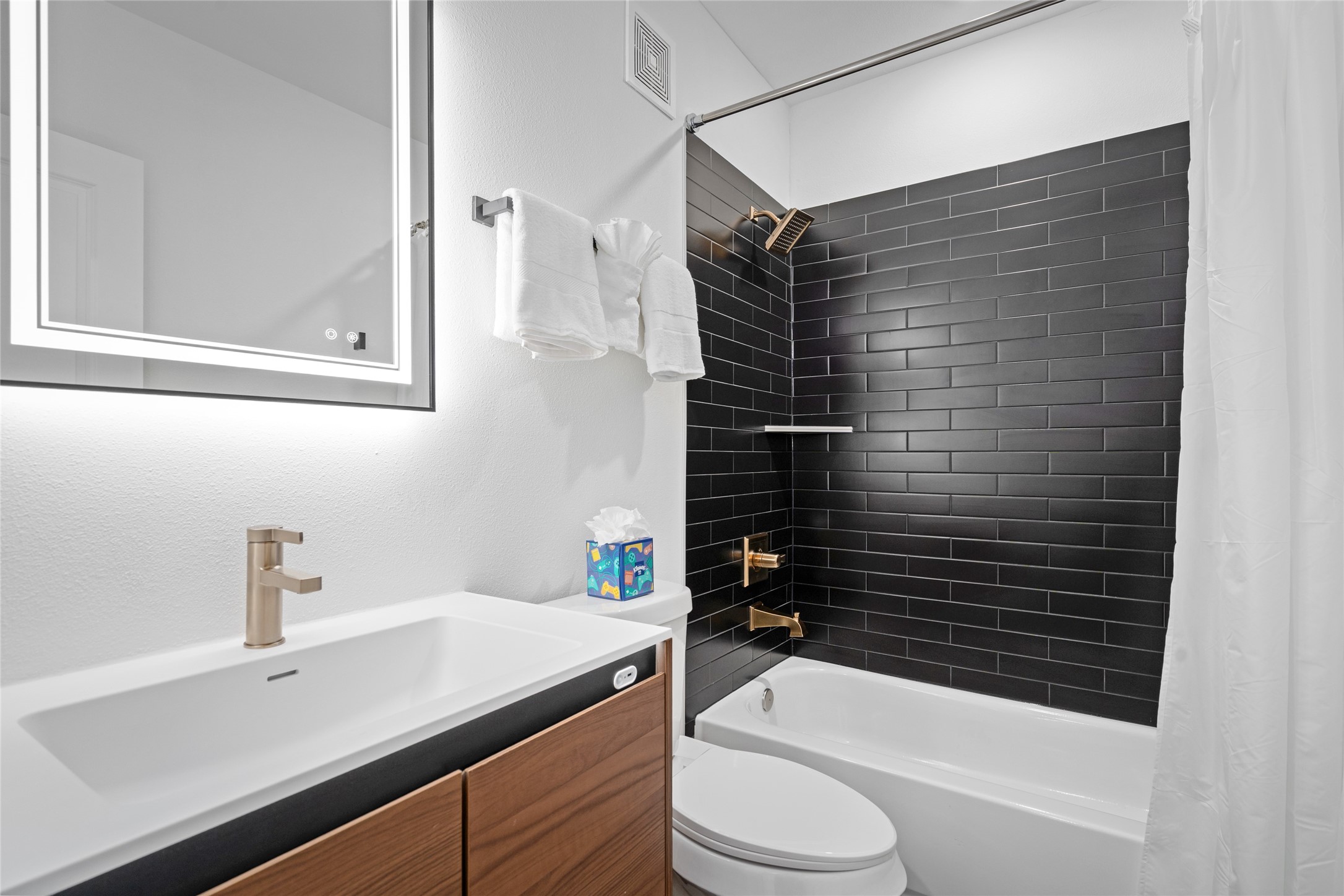 2901 Cleburne Street Houston, TX 77004 - Photo 21 of 50 a bathroom with a sink a toilet and shower