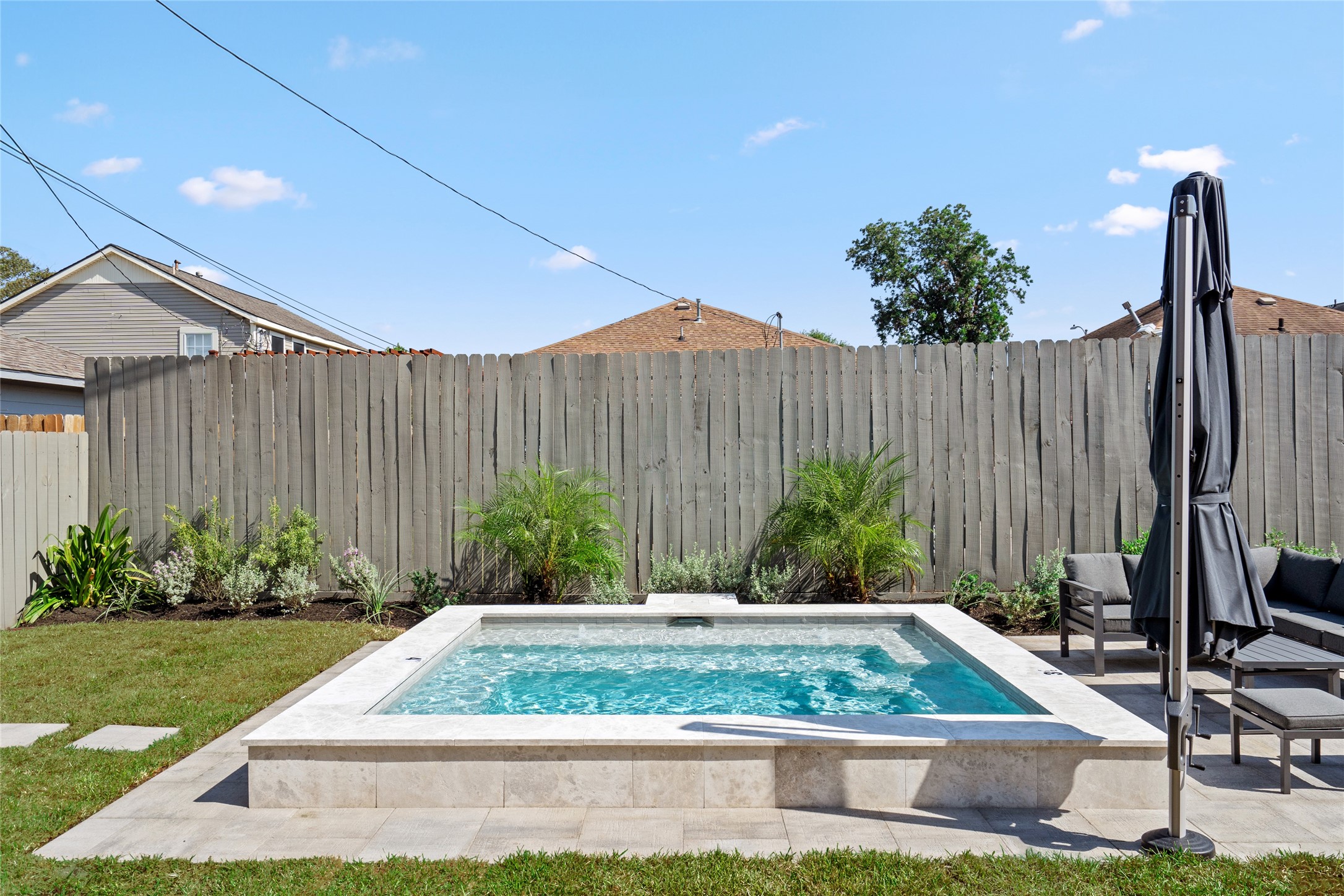 2901 Cleburne Street Houston, TX 77004 - Photo 49 of 50 a garden view with a seating space