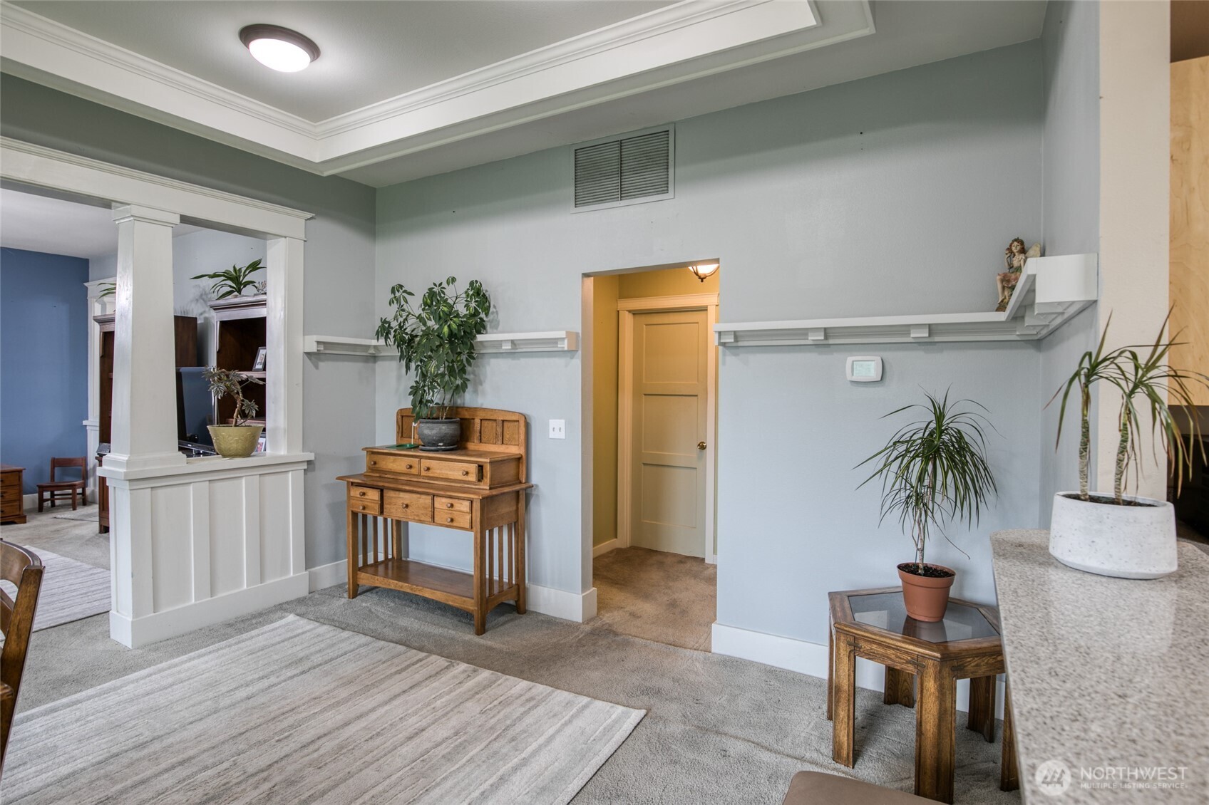 722 7th Avenue Aberdeen, WA 98520 - Photo 17 of 38 a living room with furniture and a potted plant