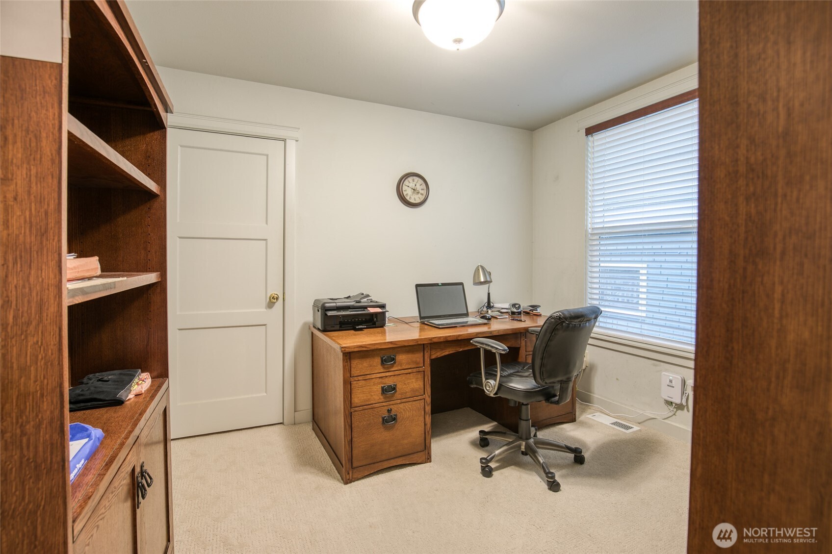 722 7th Avenue Aberdeen, WA 98520 - Photo 19 of 38 a view of a workspace with furniture