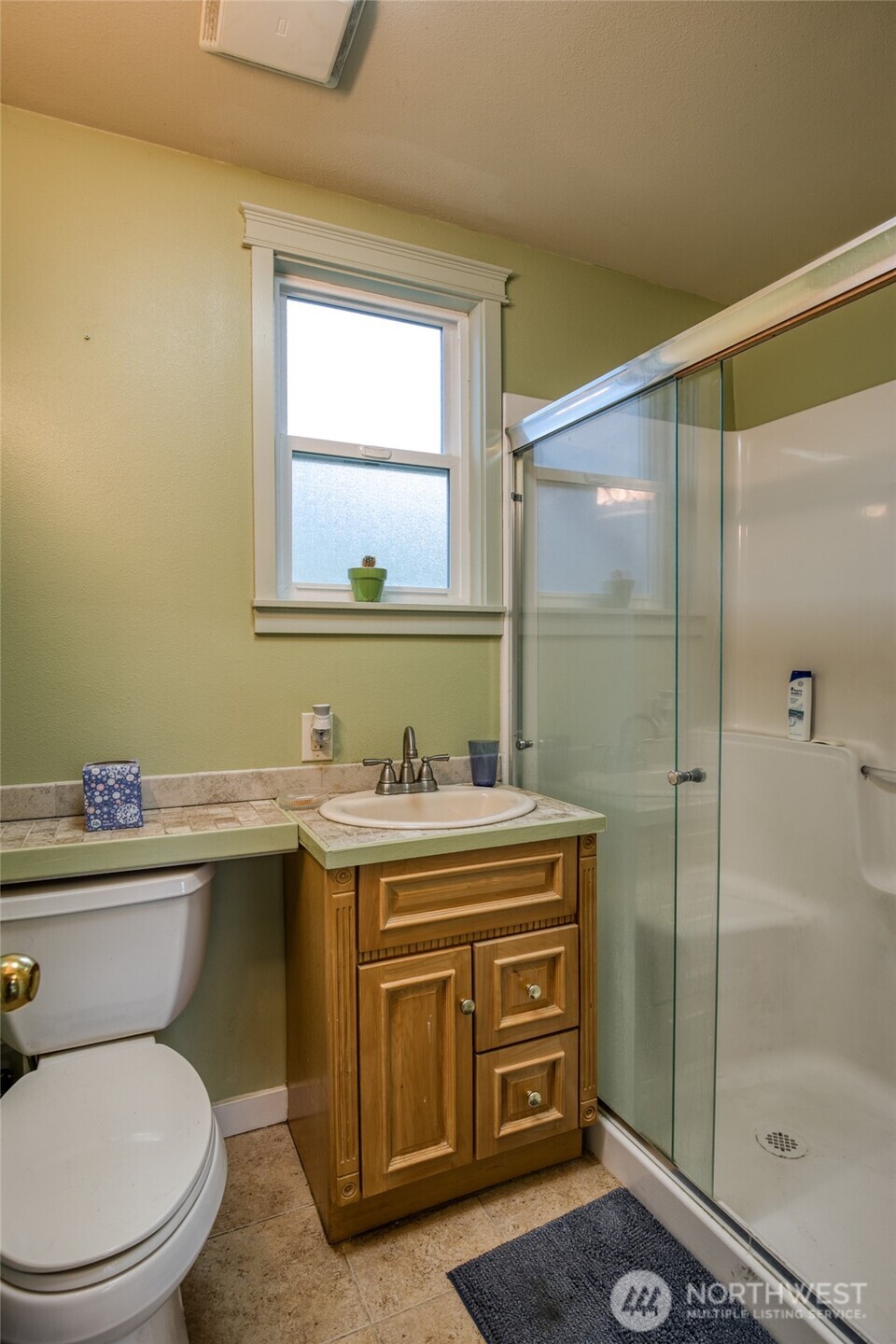 722 7th Avenue Aberdeen, WA 98520 - Photo 21 of 38 a bathroom with a granite countertop toilet a sink and a mirror