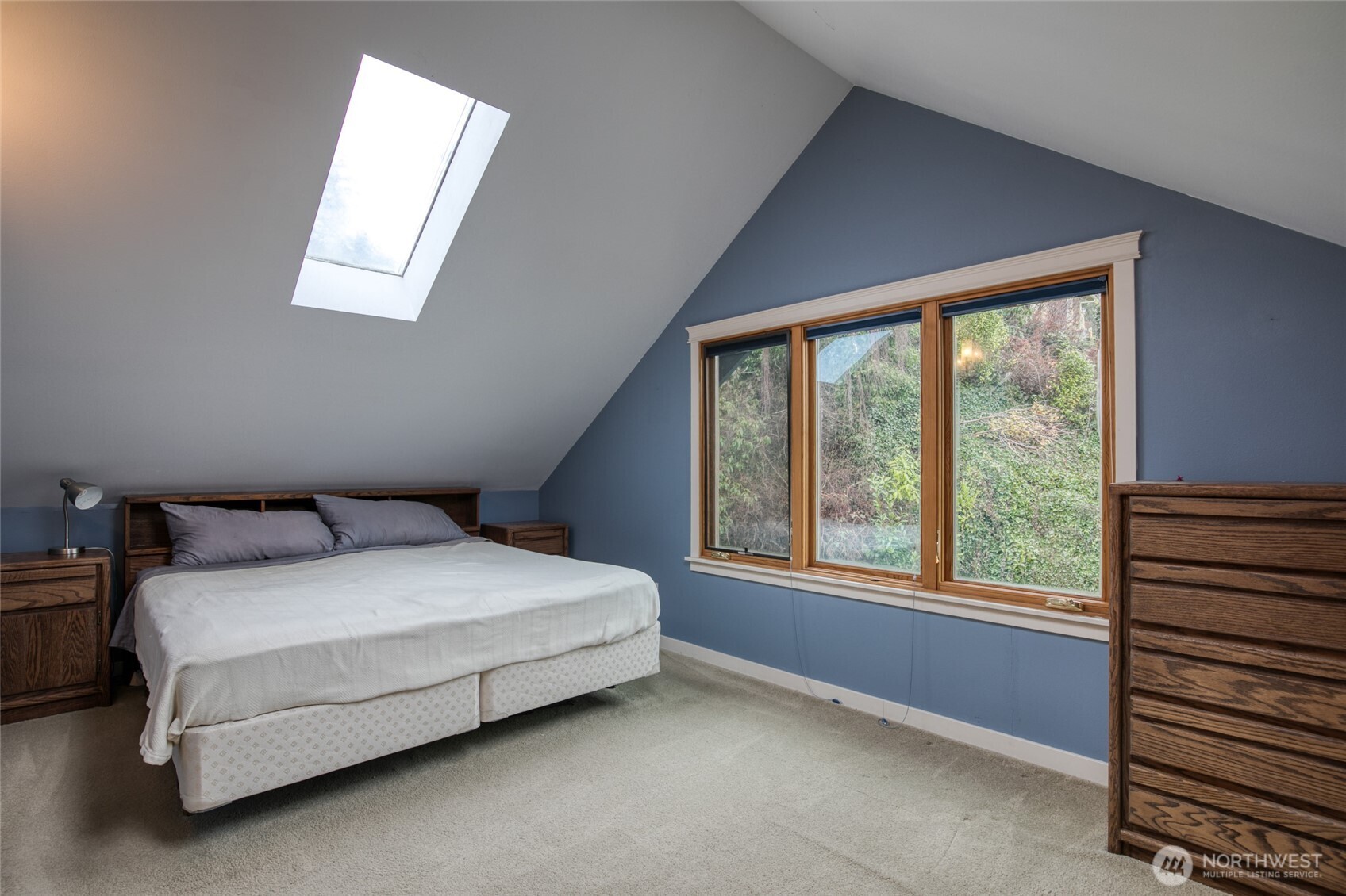 722 7th Avenue Aberdeen, WA 98520 - Photo 22 of 38 a bedroom with a bed and a window