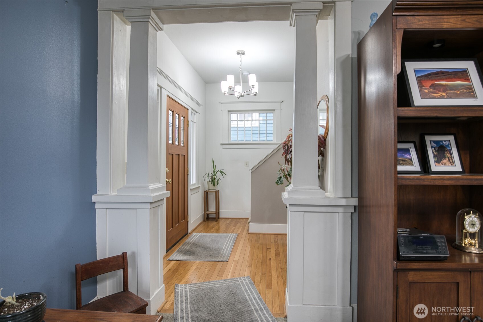 722 7th Avenue Aberdeen, WA 98520 - Photo 3 of 38 view of hall way with mirror and furniture