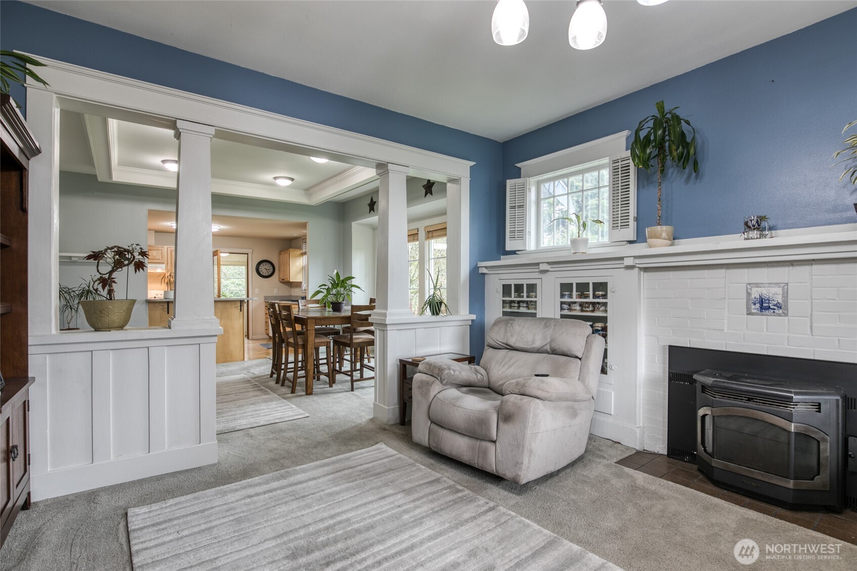 722 7th Avenue Aberdeen, WA 98520 - Photo 4 of 38 a living room with furniture and a fireplace