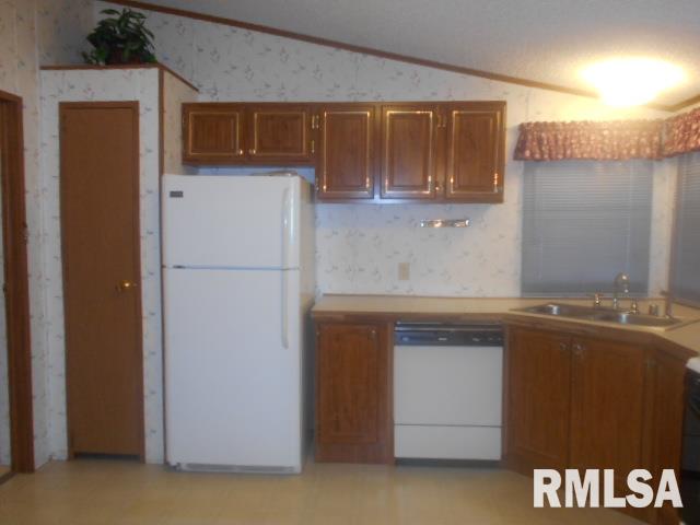 615 South Combs Street Ridgway, IL 62979 - Photo 11 of 20