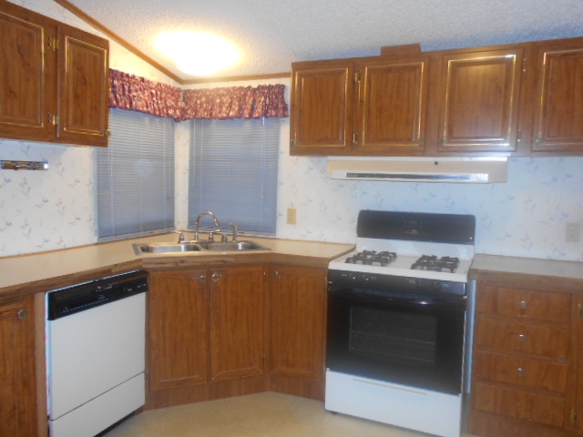 615 South Combs Street Ridgway, IL 62979 - Photo 13 of 20
