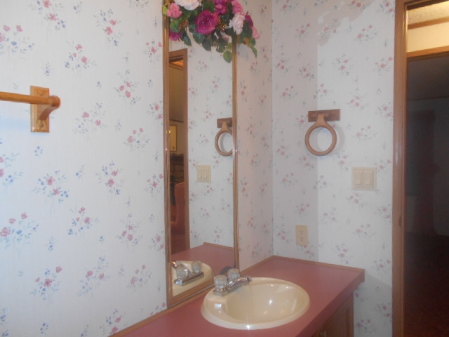 615 South Combs Street Ridgway, IL 62979 - Photo 14 of 20