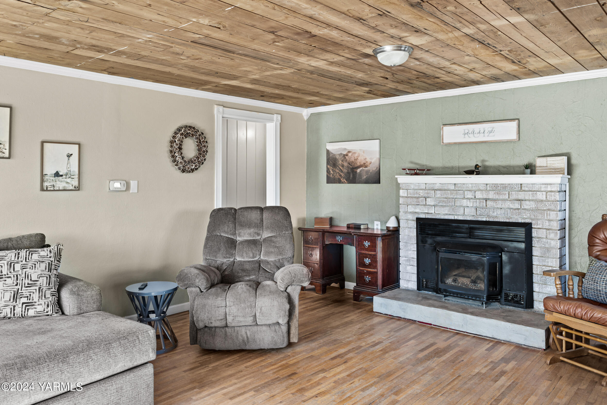 9305 Meadowbrook Road Yakima, WA 98903 - Photo 8 of 41 a living room with furniture and a fireplace