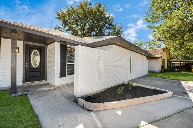 $254,999 | 8706 Meadowview Drive, Houston, TX 77037