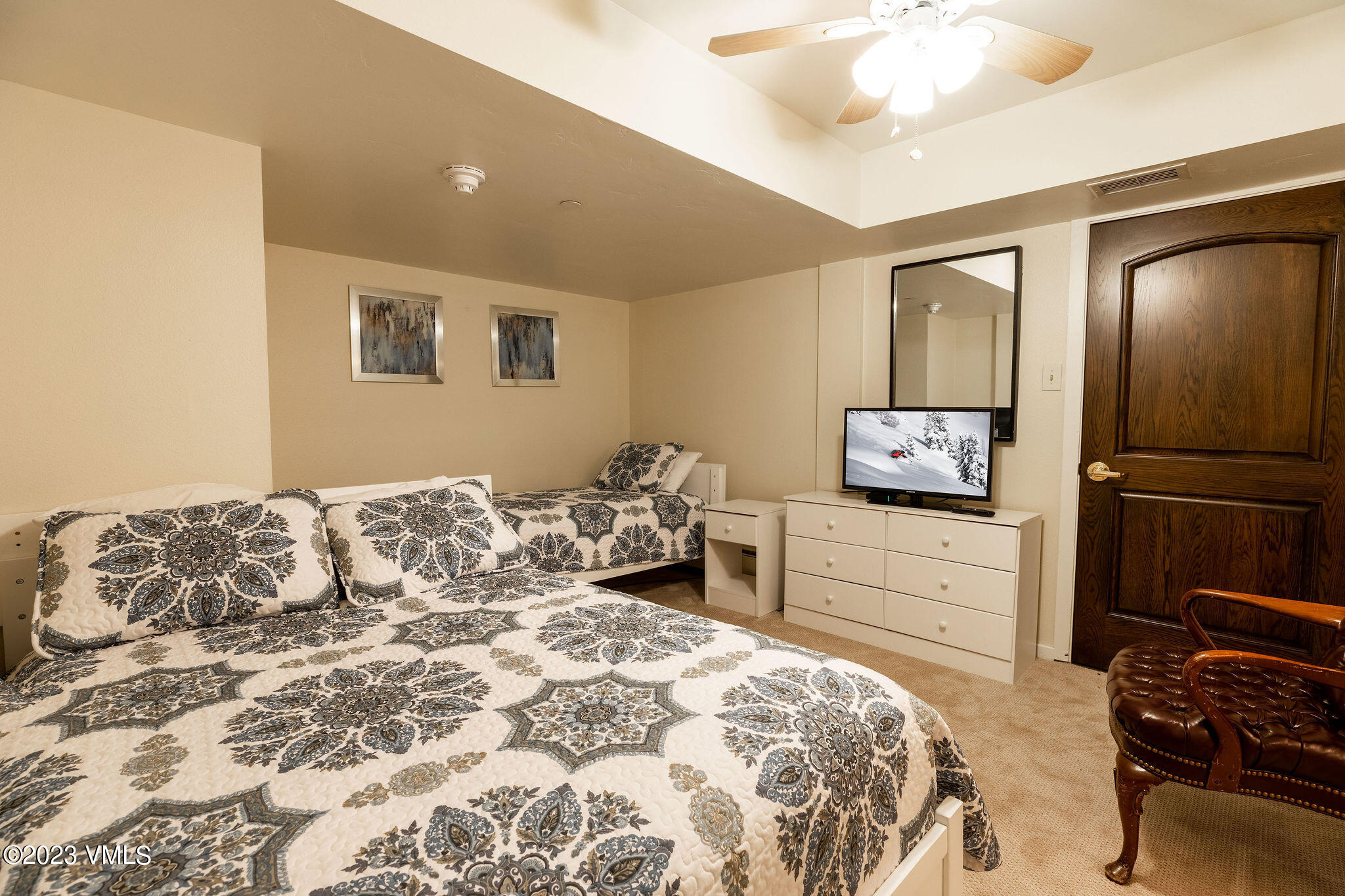 9 Vail Road, Unit 2D Vail, CO 81657 - Photo 8 of 11 a bedroom with a bed and a television