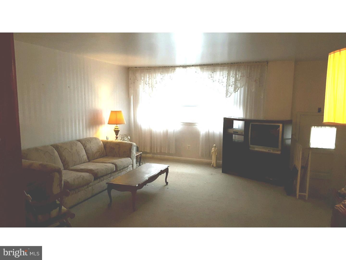 9137 Ashton Road Philadelphia, PA 19114 - Photo 2 of 12 Living Room