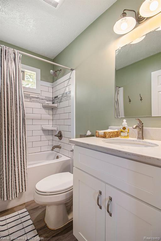 2226 Layton Road Fowlerville, MI 48836 - Photo 8 of 17