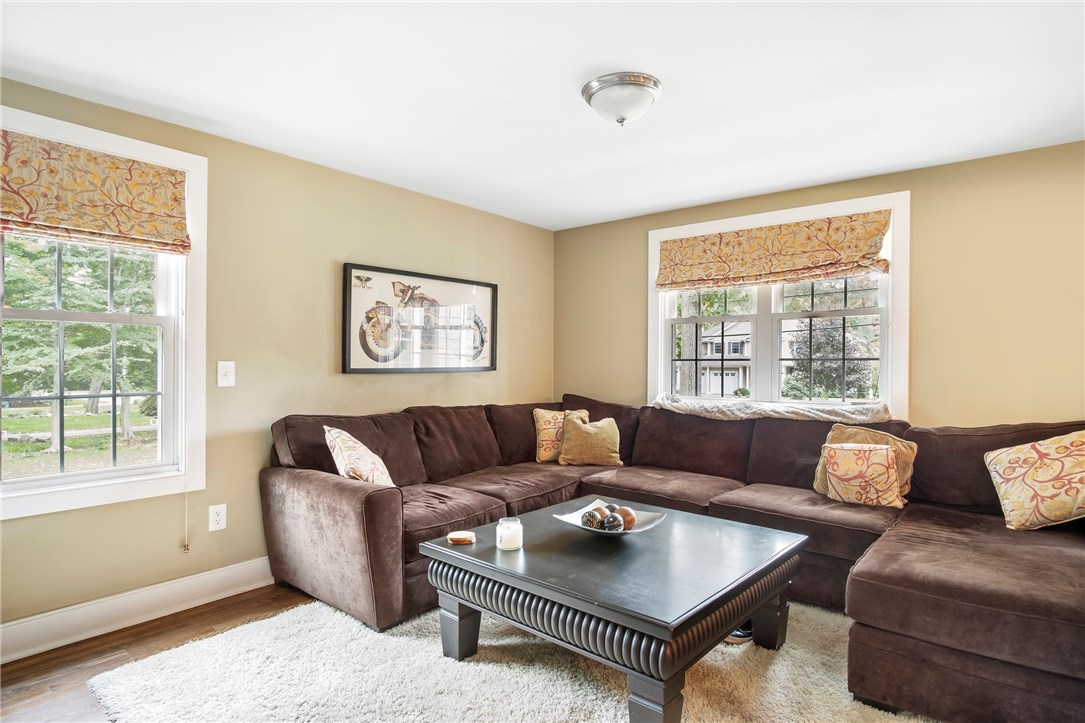 283 Middle Road East Greenwich, RI 02818 - Photo 11 of 40 Gallery Image 11