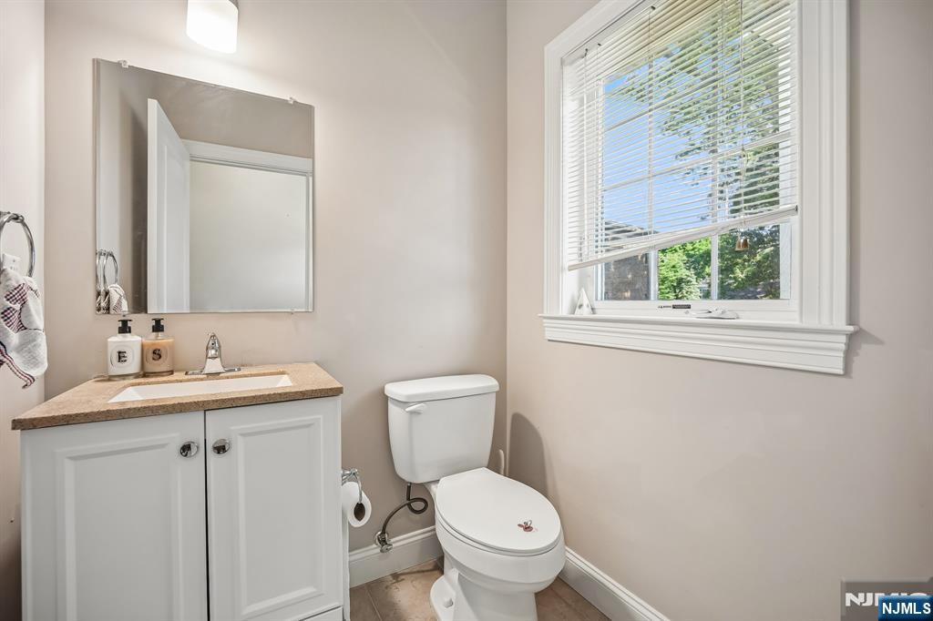 39 Grove Street, Unit B Tenafly, NJ 07670 - Photo 12 of 24