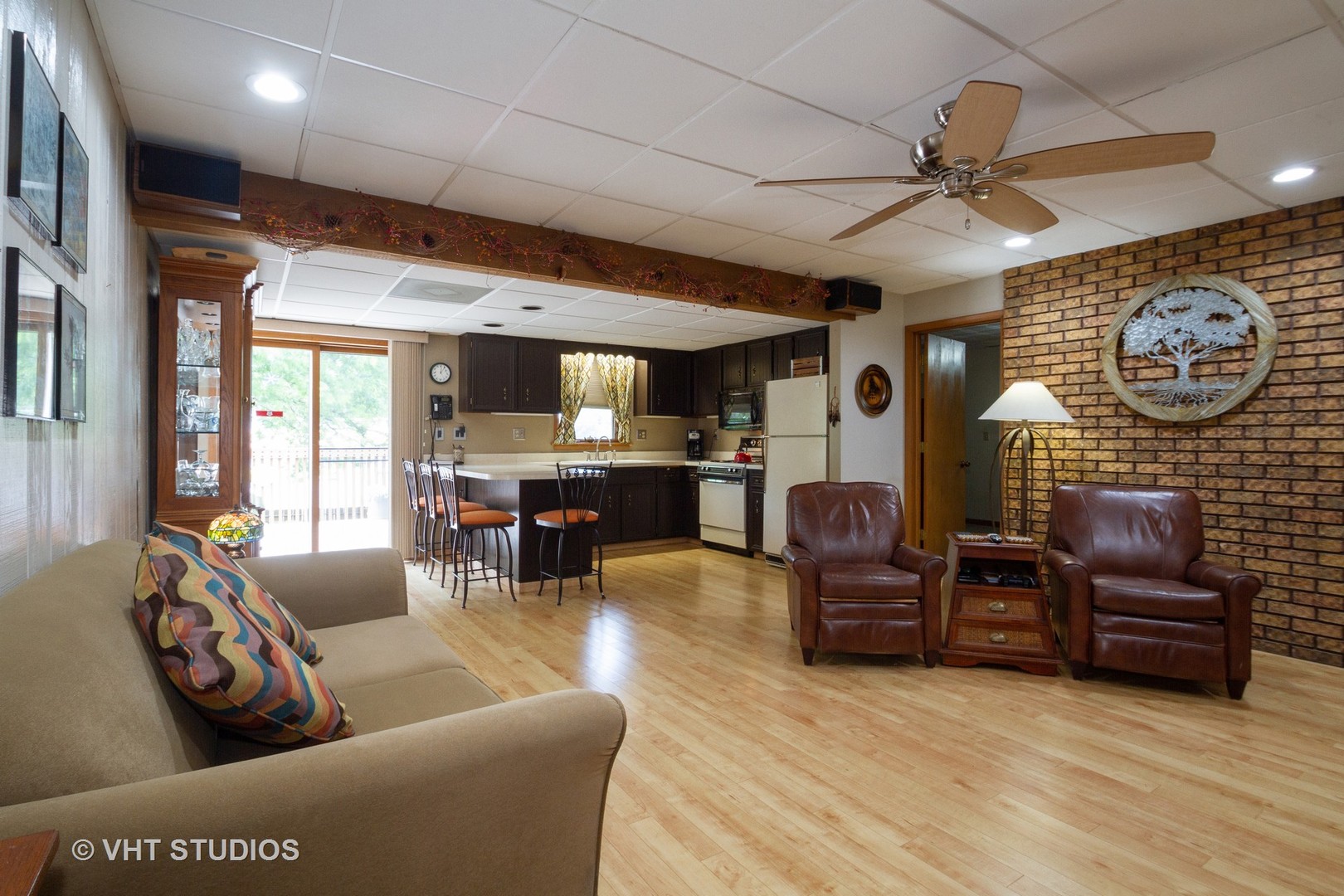 514 Windsor Road Loves Park, IL 61111 - Photo 6 of 33 a living room with furniture and a clock