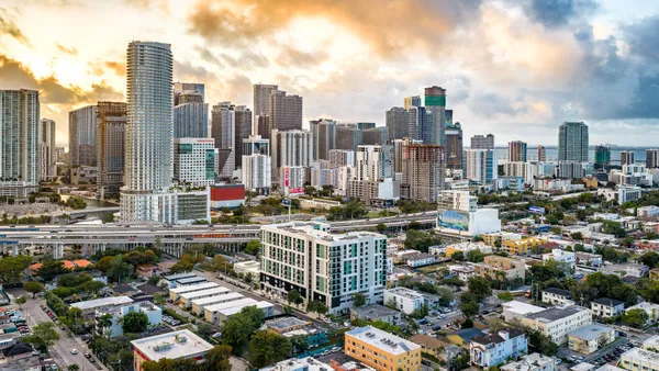 $2,995 | 450 Southwest 5th Street, Unit 401, Miami, FL 33130