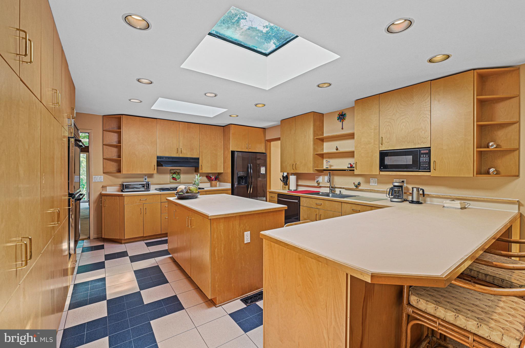 989 Saigon Road McLean, VA 22102 - Photo 11 of 55 Kitchen