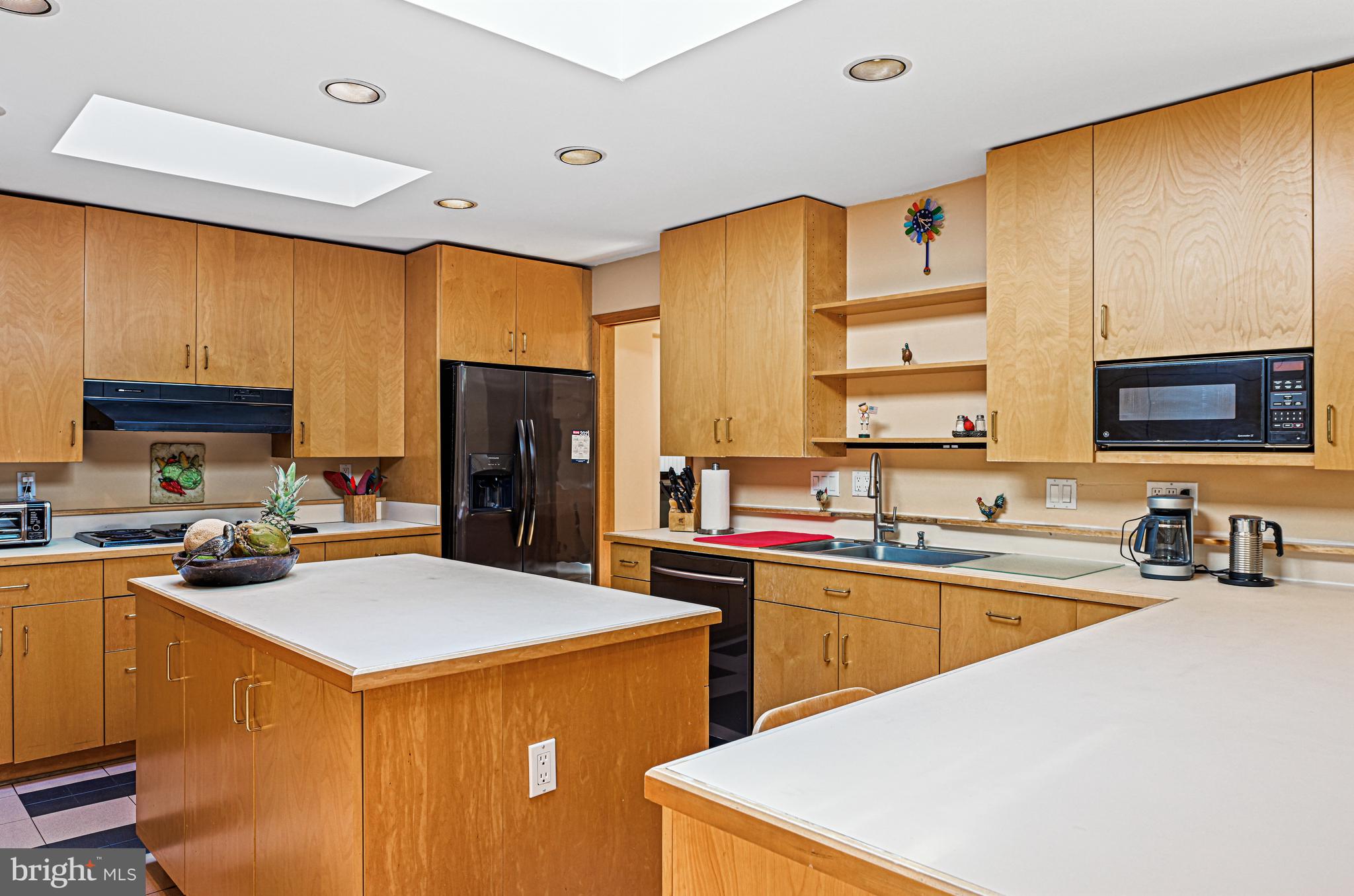 989 Saigon Road McLean, VA 22102 - Photo 12 of 55 Kitchen