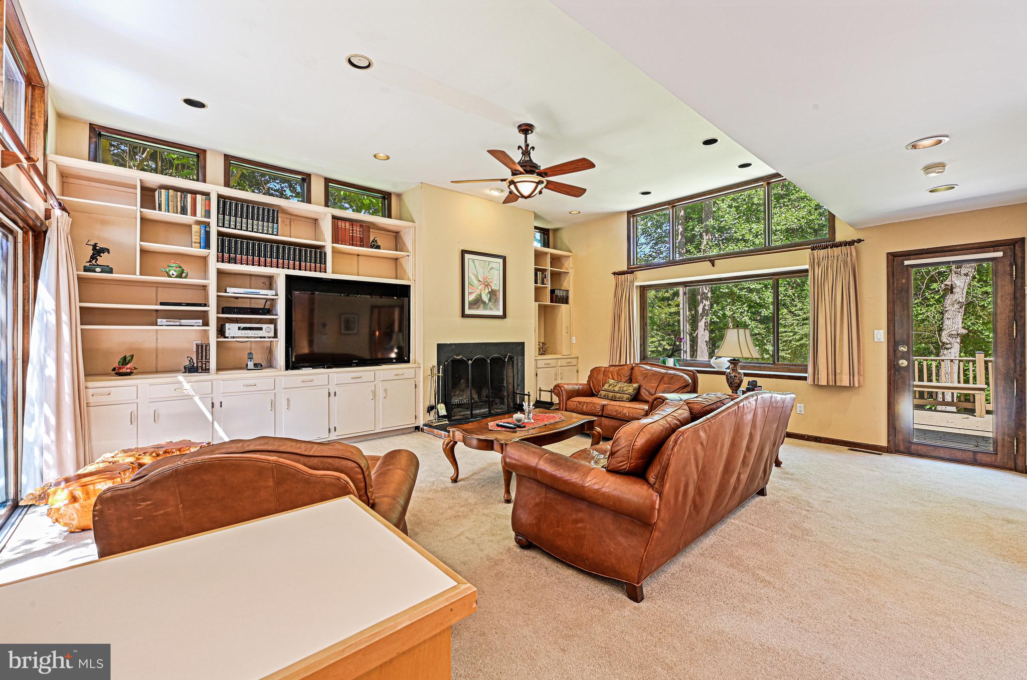 989 Saigon Road McLean, VA 22102 - Photo 14 of 55 Family Room