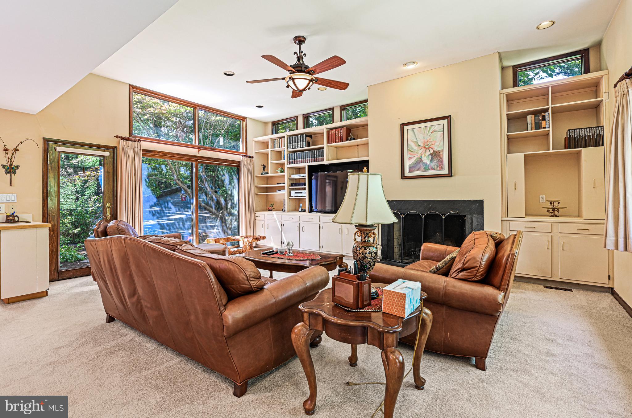 989 Saigon Road McLean, VA 22102 - Photo 15 of 55 Family Room