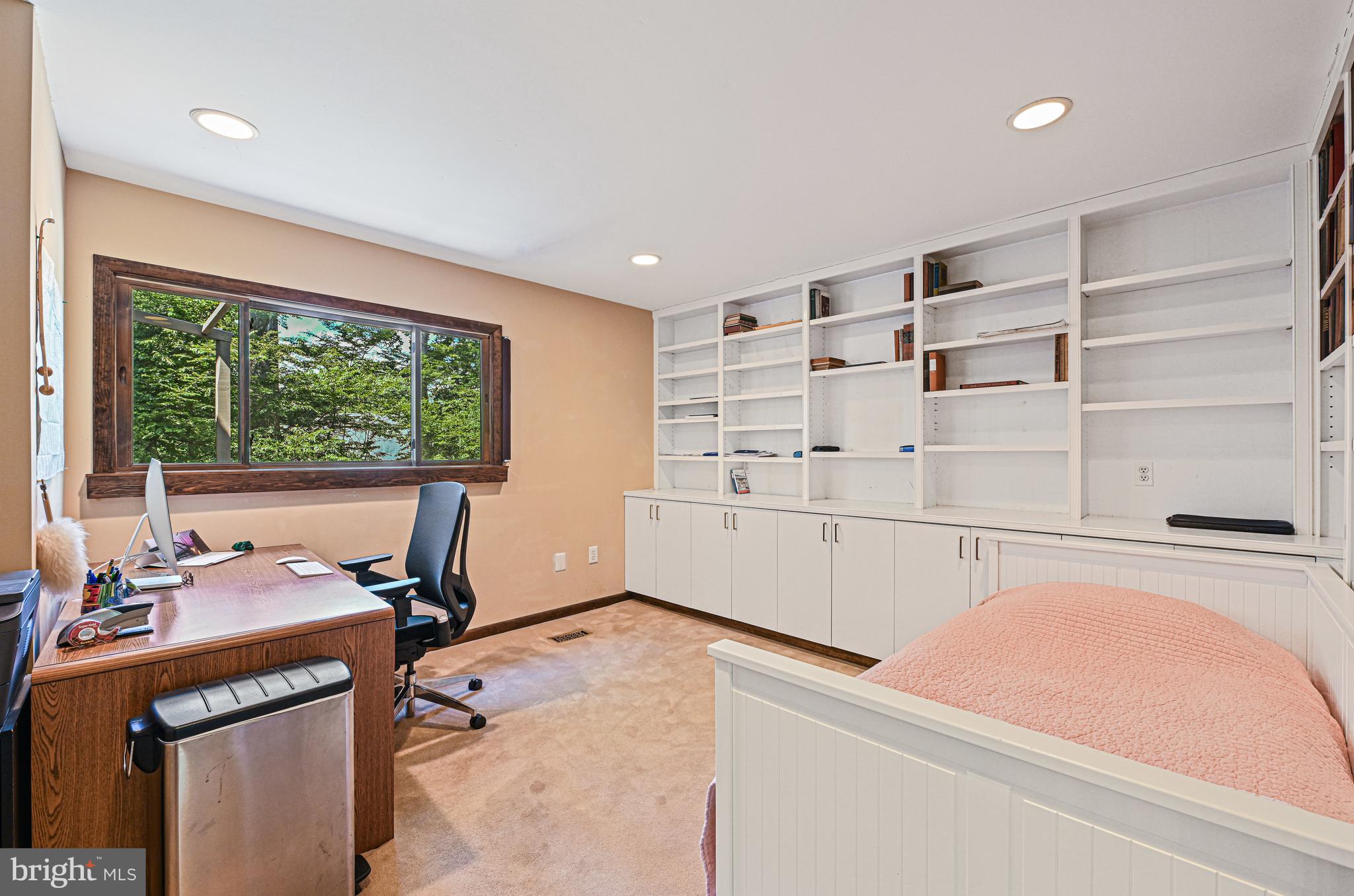 989 Saigon Road McLean, VA 22102 - Photo 24 of 55 Library