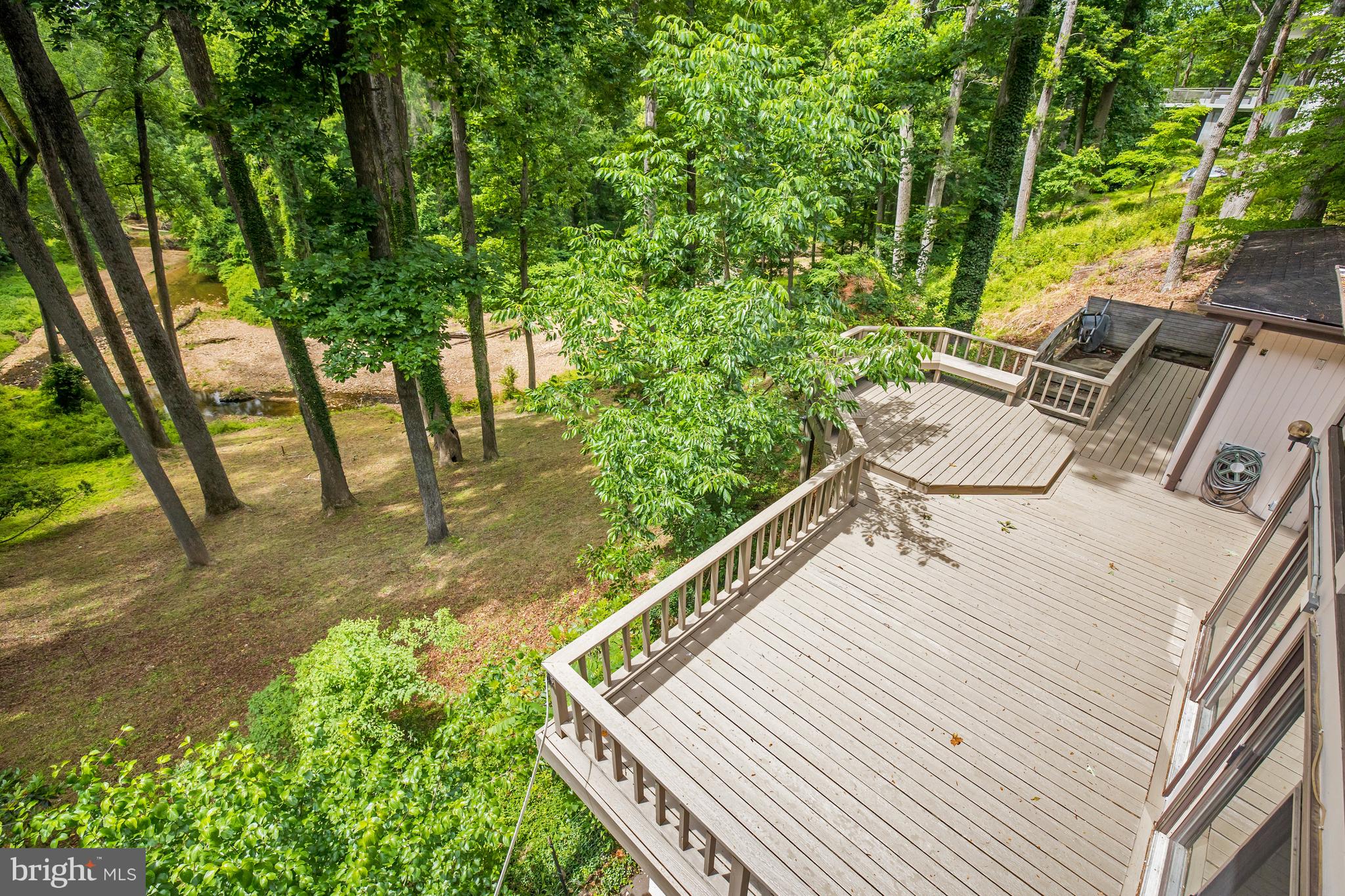 989 Saigon Road McLean, VA 22102 - Photo 36 of 55 Exterior - Deck