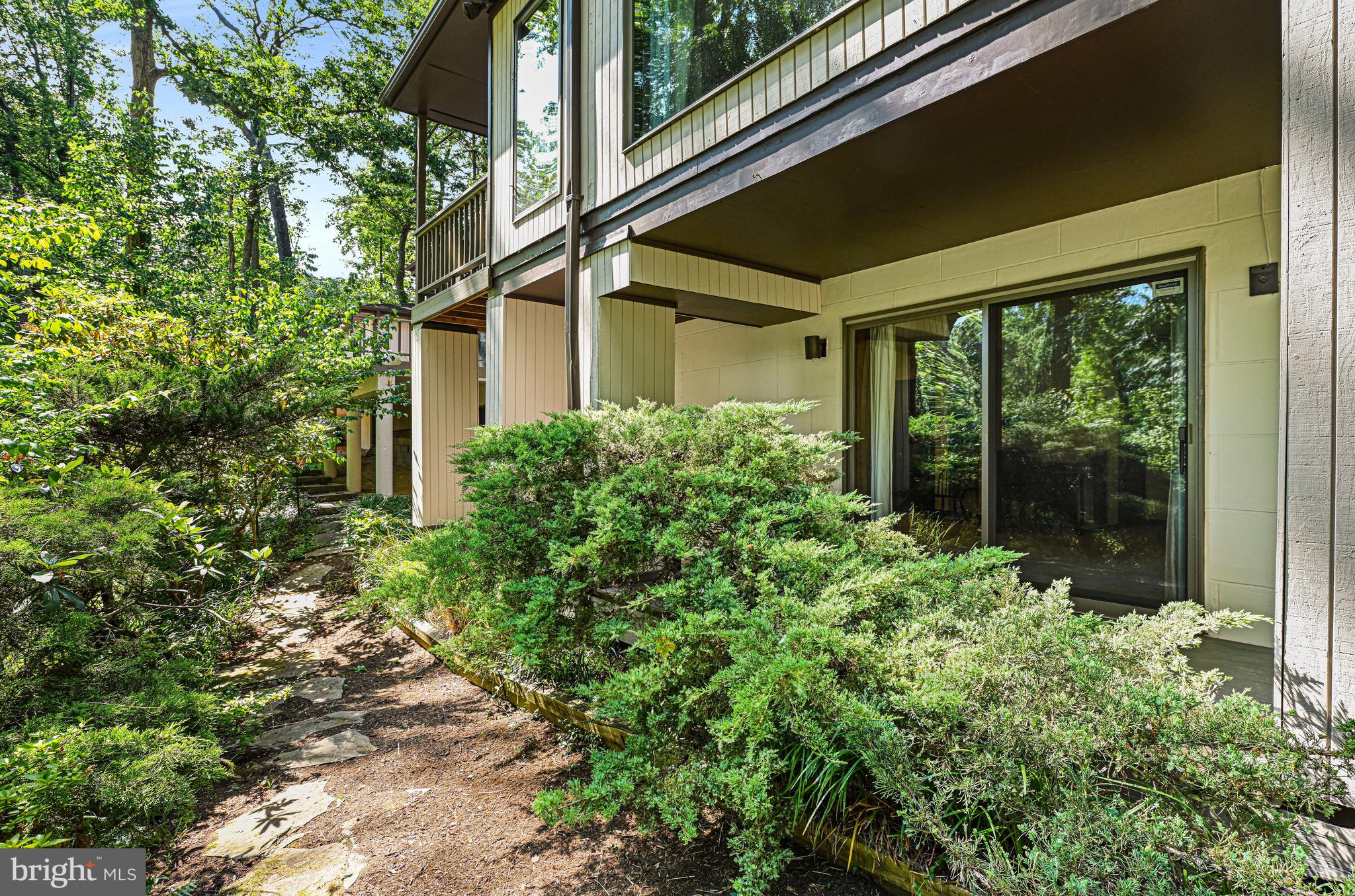989 Saigon Road McLean, VA 22102 - Photo 46 of 55 Exterior - Back