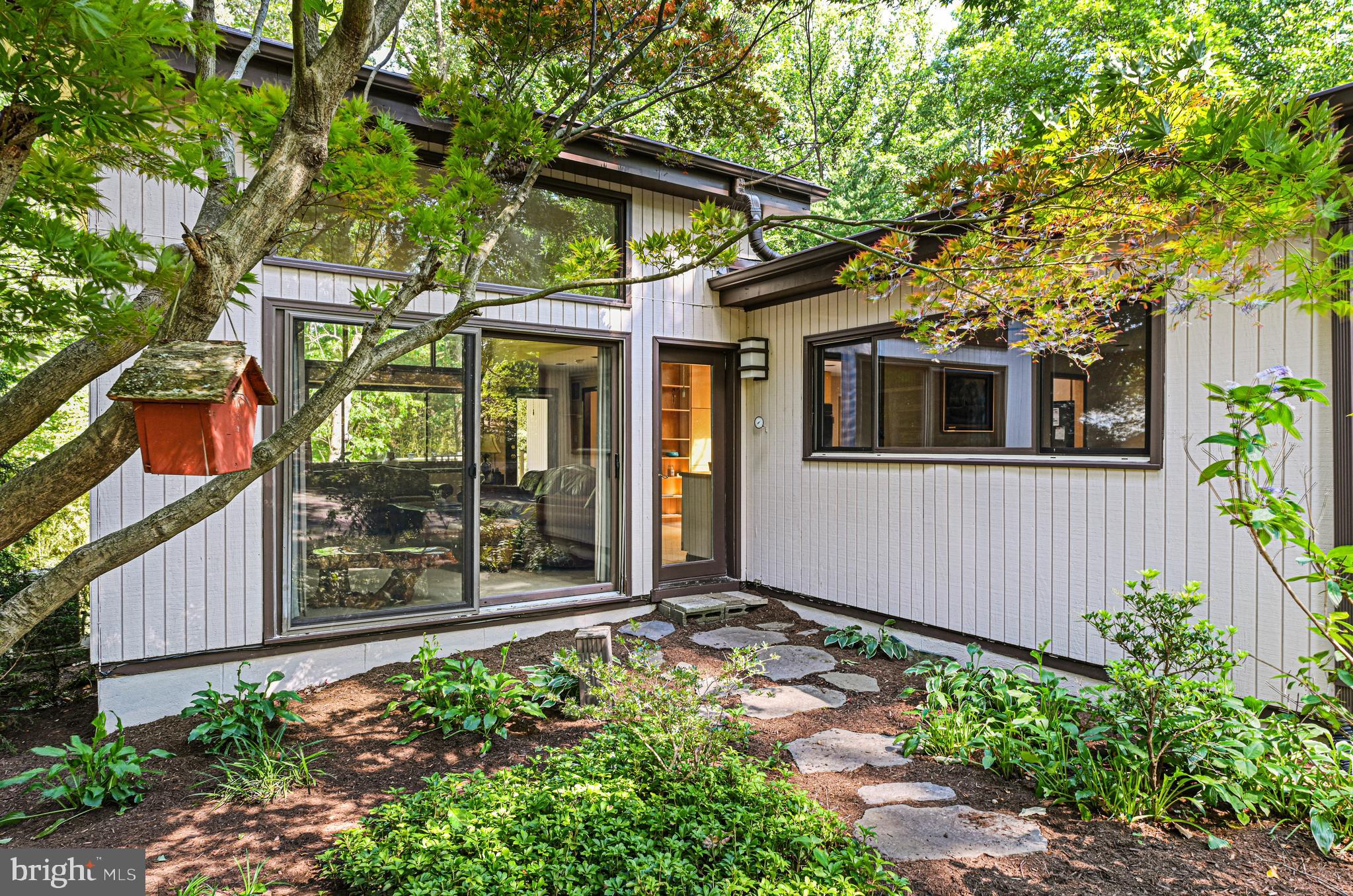 989 Saigon Road McLean, VA 22102 - Photo 47 of 55 Exterior - Side