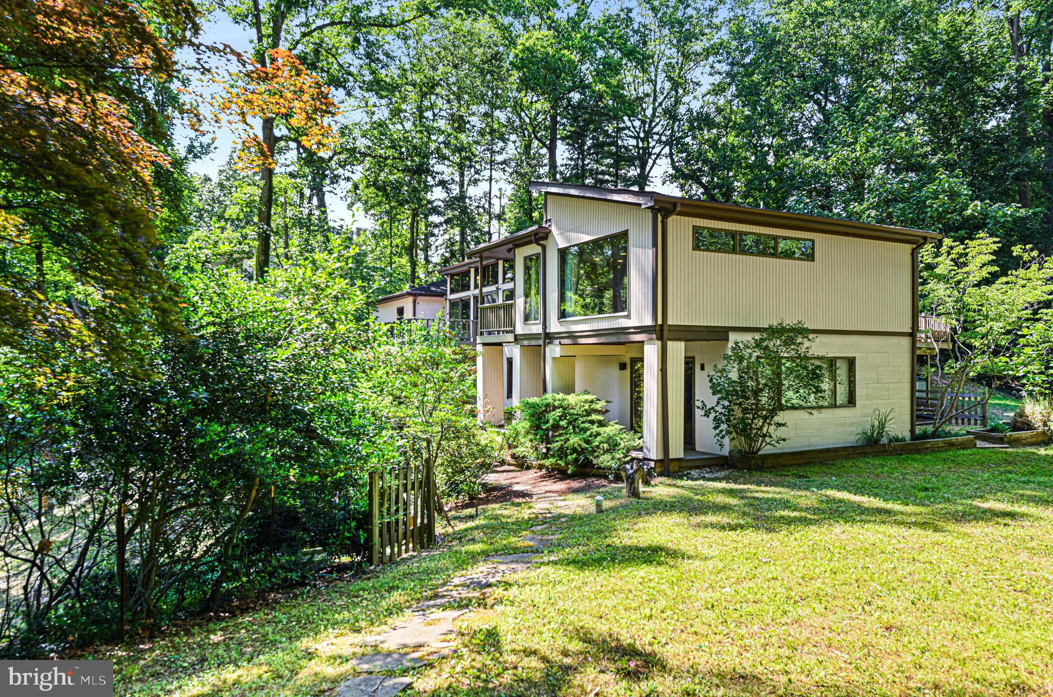 989 Saigon Road McLean, VA 22102 - Photo 48 of 55 Exterior - Side